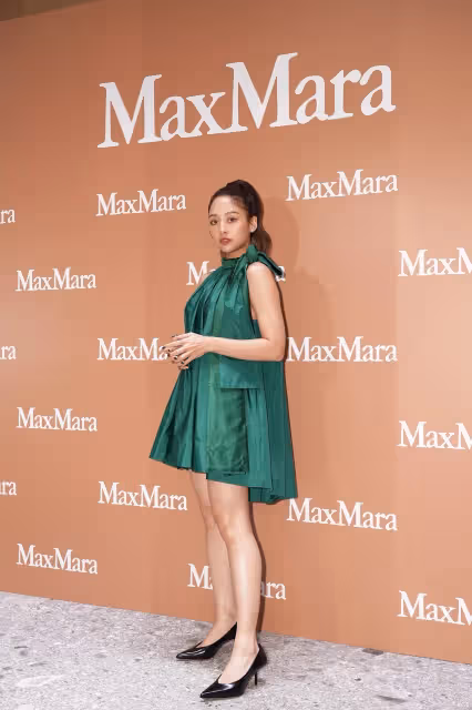 楊謹華、蔡詩芸深V美胸挺Max Mara　吳映潔帶娃「簡配包」就夠