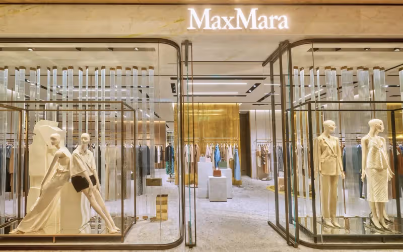 楊謹華、蔡詩芸深V美胸挺Max Mara　吳映潔帶娃「簡配包」就夠