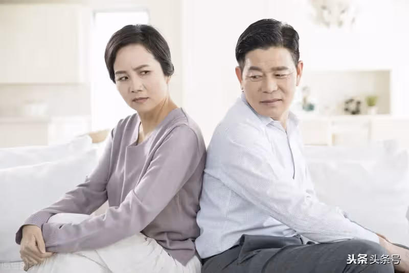 我媽剛退休，奶奶的保姆就被辭了，我跟我媽說：我支持你結束婚姻