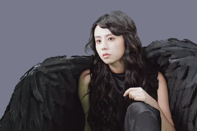 甜美創作歌手大膽嘗試「落水鳥妝」　碎片中縫補再生