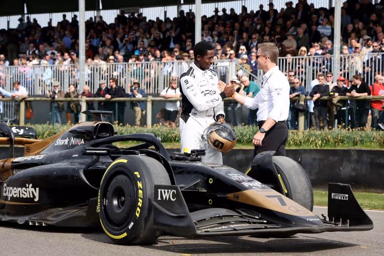 IWC當電影《F1》車隊贊助商　3飛行員計時新作帥氣齊發