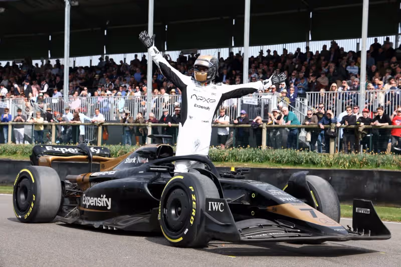 IWC當電影《F1》車隊贊助商　3飛行員計時新作帥氣齊發