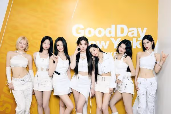 BABYMONSTER出發來台灣!全員完妝親切打招呼 粉絲擠爆機場