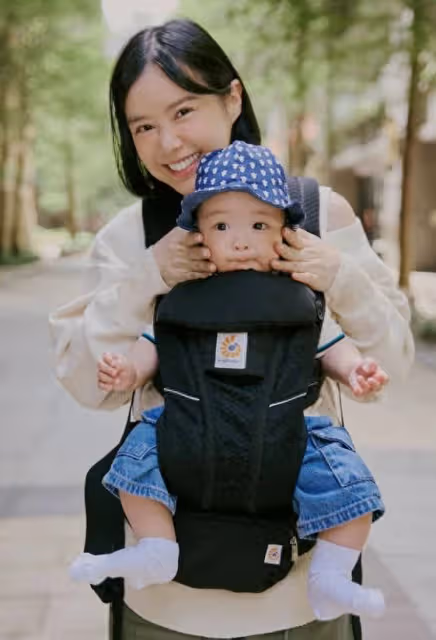 李佳穎甜曬一家三口合照 當媽半年吐心聲:越來越有默契