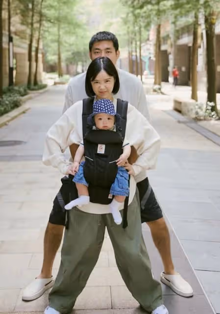 李佳穎甜曬一家三口合照 當媽半年吐心聲:越來越有默契