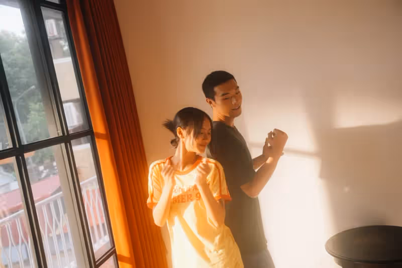 牧森與女團成員「熱戀」　語言不通吵架卡卡　　