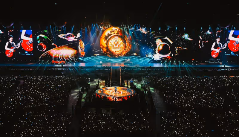 五月天首登台北大巨蛋！周杰倫在香港送「最任性大禮」　快樂老夥伴作陪