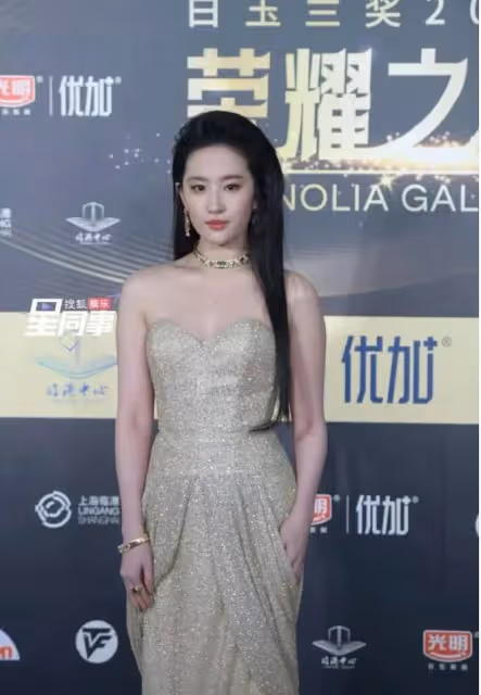 白玉蘭趙麗穎三次陪跑依然微笑面對淡定從容，值得劉亦菲好好學學