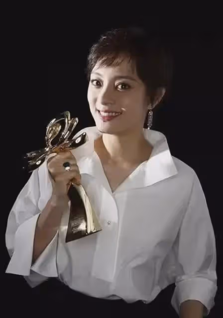 白玉蘭趙麗穎三次陪跑依然微笑面對淡定從容，值得劉亦菲好好學學
