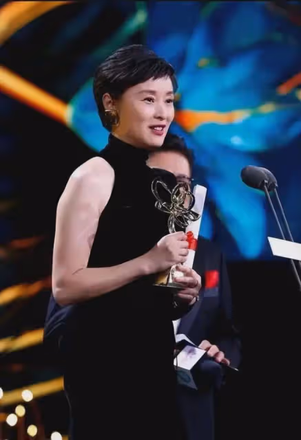 白玉蘭趙麗穎三次陪跑依然微笑面對淡定從容，值得劉亦菲好好學學