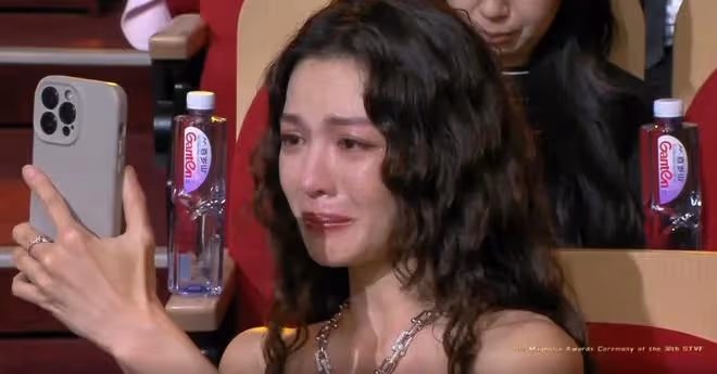宋佳蔣欣得獎現場一片歡呼，劉亦菲缺席遭威脅沒有表面那麼簡單