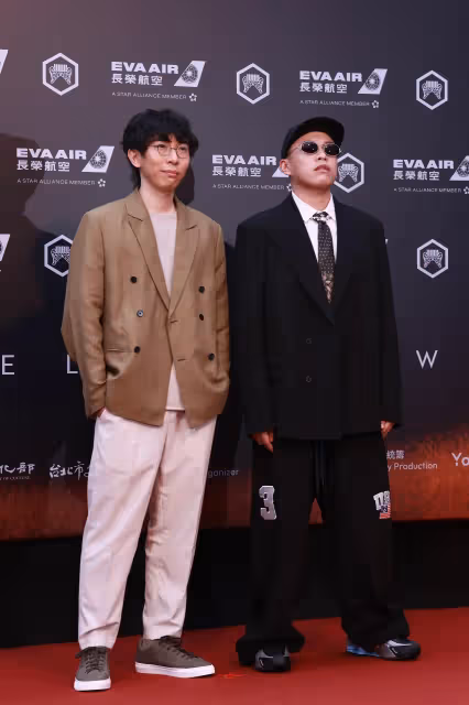 金曲紅毯｜八十八顆芭樂籽主唱蓬蓬裙笑搶第一美　女友水源路希子妙搭「踩到狗屎」