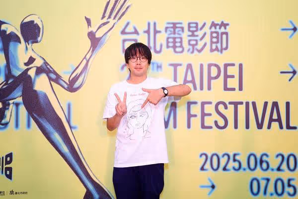 訪問／女神綾瀨遙「扮清潔工」現身外景！導演驚呼：沒有太多人發現