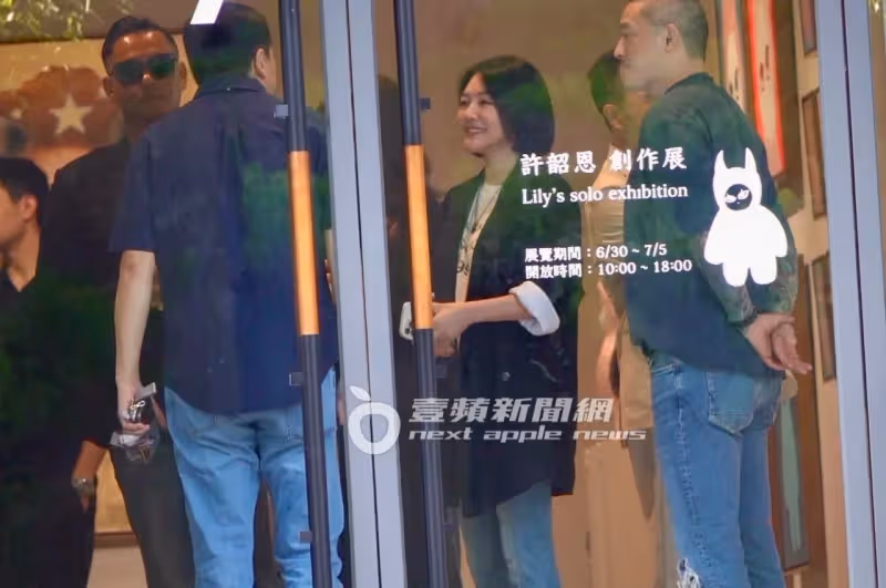 獨家直擊｜小S療傷4個月出關！打點愛女Lily畫展　最新狀況曝光