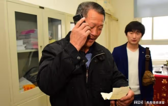 我打工三年沒回家，再回來發現房子沒了，大伯心虛：給你打過電話