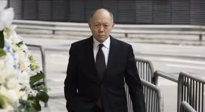 何柱國設靈!香港四大家族都派成員來悼念,伏明霞挽著梁錦松現身