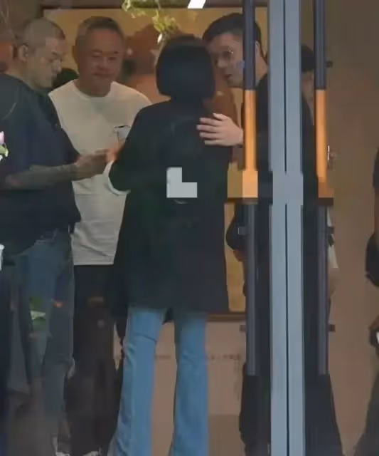 S媽給外孫女Lily宣傳畫展，而小玥兒的學期畢業典禮由馬筱梅參加