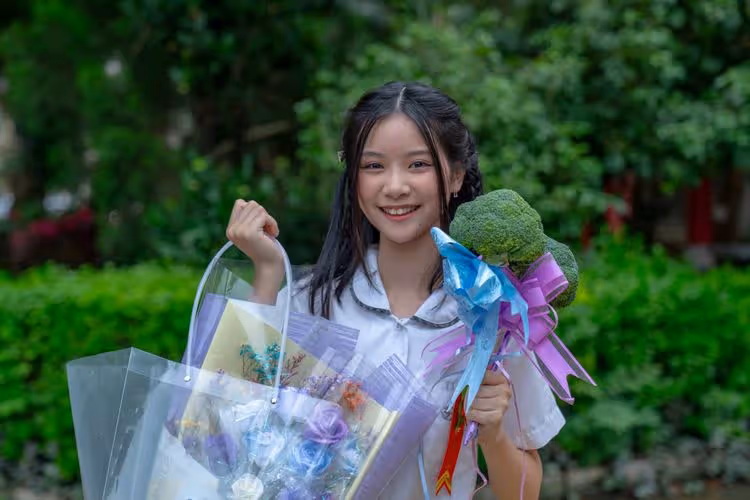 於卉喬高中畢業如願考上第一志願　世新大學錄取原地翻滾歡呼