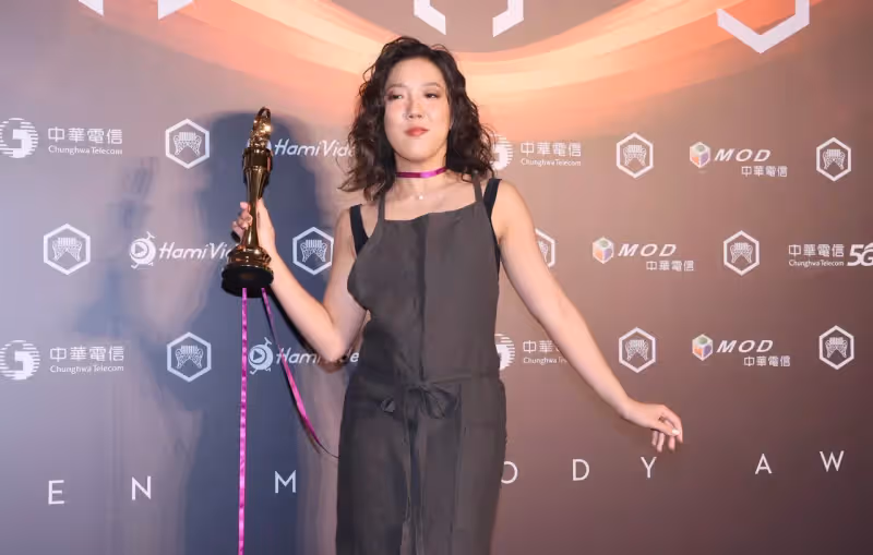 台語歌后李竺芯堅持「穿圍裙」致詞　《壹蘋》查出背後真相！