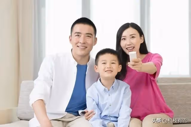 我每月給婆婆3000，看到她給我女兒青菜給妯娌兒子吃排骨，我：你們走