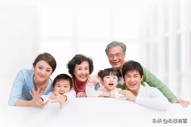 我每月給婆婆3000，看到她給我女兒青菜給妯娌兒子吃排骨，我：你們走