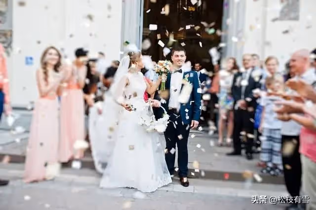 我退休金3000，女兒結婚陪嫁十萬兒媳撒潑：錢給她了我們花什麼