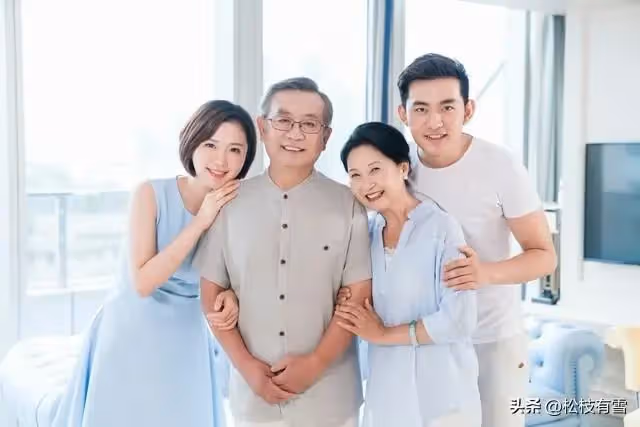 婆婆幫小叔子帶娃生病要休養，我們兩家爭相要給婆婆養老，她哭了