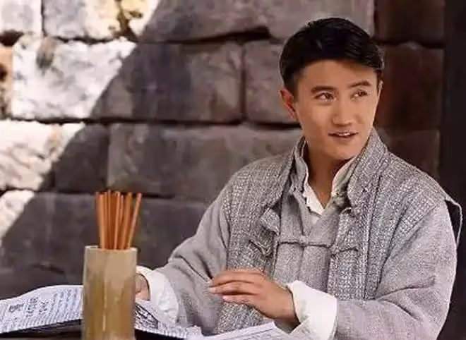 曾迷倒萬千少女!他退圈多年現身「竟老到不敢認」 「翻身成大老闆」44歲仍單身