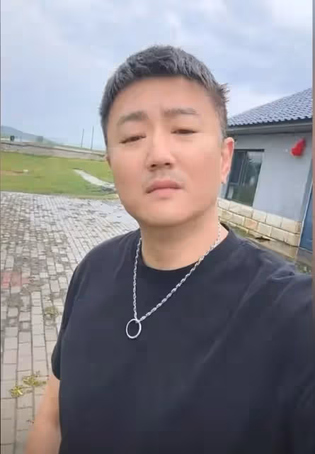 曾迷倒萬千少女！他退圈多年現身「竟老到不敢認」 「翻身成大老闆」44歲仍單身