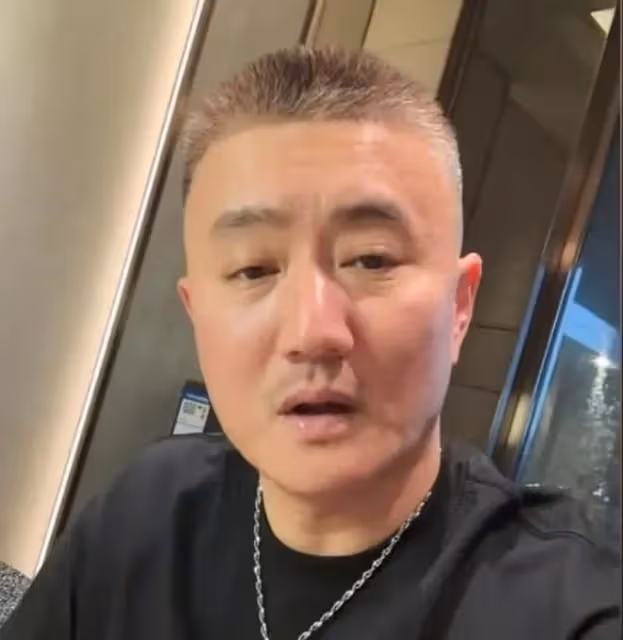 曾迷倒萬千少女！他退圈多年現身「竟老到不敢認」 「翻身成大老闆」44歲仍單身