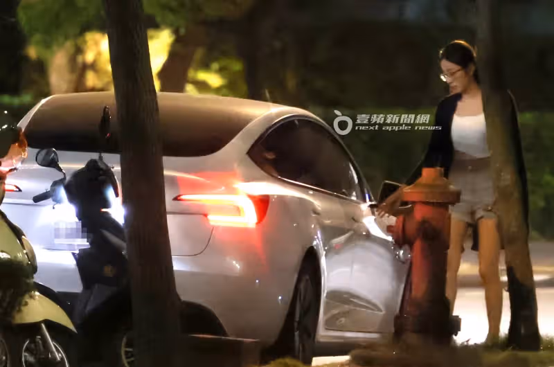 壹蘋10點強打｜主播王乃伃特斯拉內約會90分鐘　被機師男友甜撲！（狗仔直擊）