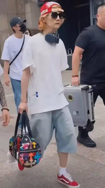 是鹿晗拋棄了頂流非流量不要他，八年蹉跎，歸來依舊是他