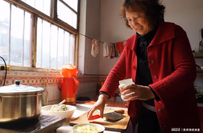 離婚後，又矮又胖的我被一個帥哥倒追：姐，當年您給過我一碗面