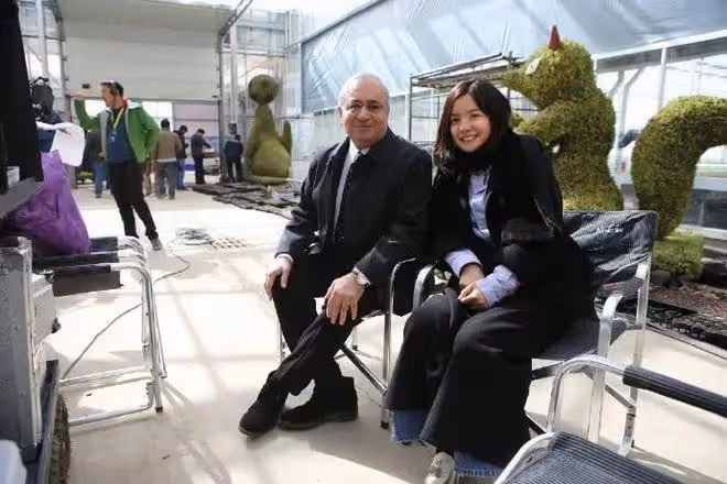 趙薇香港豪宅拍賣!女兒小四月宣布即將回國,和父親黃有龍關係好