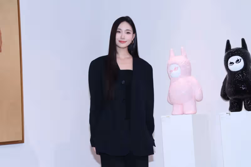 小S二女兒Lily開畫展有天份還是賣名氣？！網評風格像奈良美智+泡泡瑪特