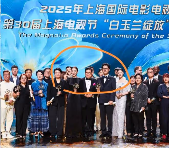 為什麼趙麗穎不合群被誇劉亦菲不合群被罵？外交部的評價一針見血