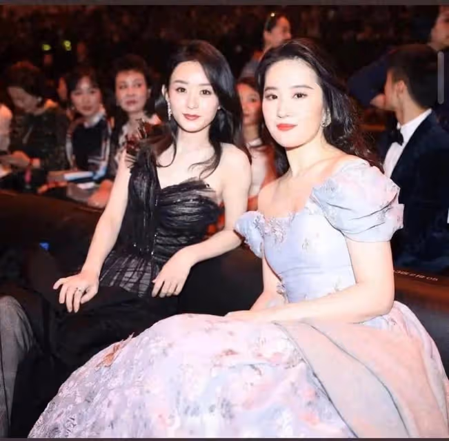 為什麼趙麗穎不合群被誇劉亦菲不合群被罵？外交部的評價一針見血