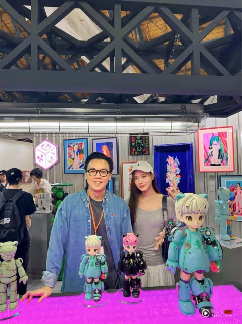 小S二女兒Lily畫展43歲策展人現身！曾為父炮轟「慈濟盜圖侵權」爭議