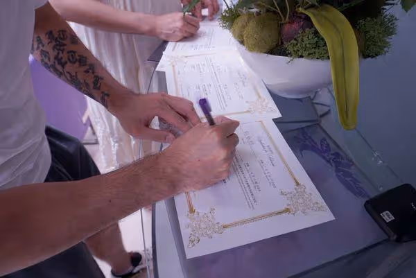 快訊/劉雨柔結婚! 挺8月孕肚點頭嫁男友:必須改口叫老公了