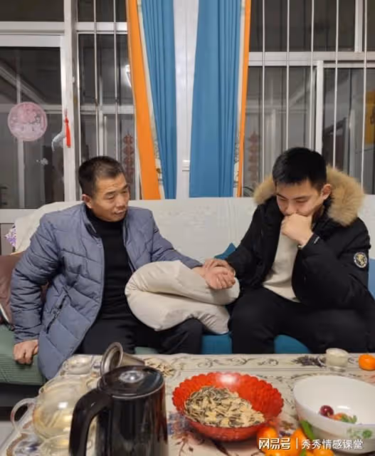我與老伴搭夥8年沒領證,他去世後我要走,他兒子:這10萬您拿著