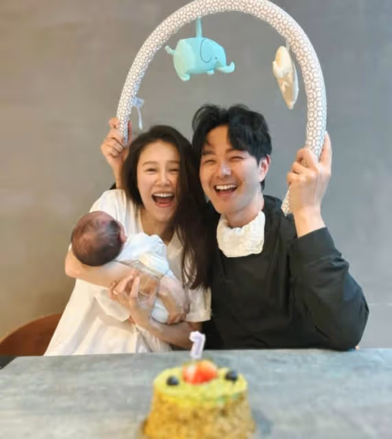 TVB花旦黃翠如兒子過百日宴，現場照曝光！視帝視後雲集堪比台慶！