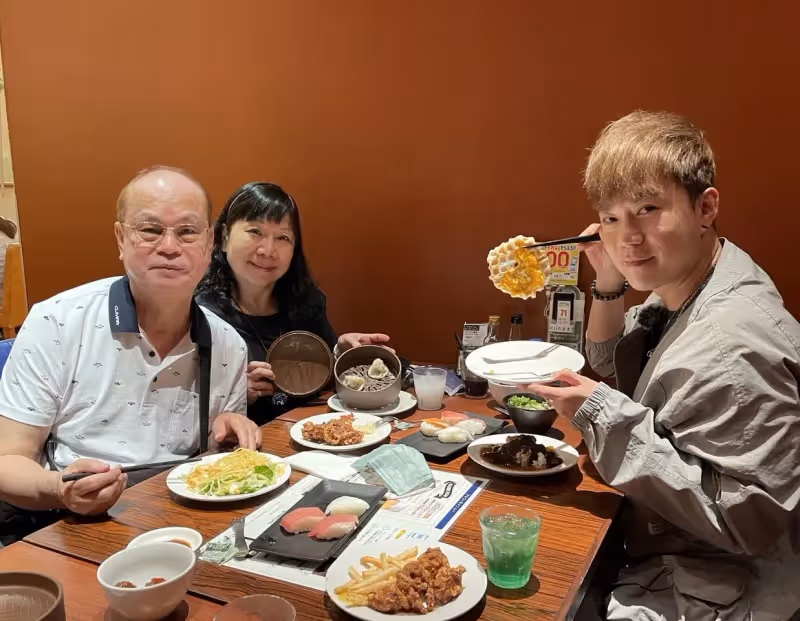 李岳憶中風父淚灑攝影棚　哭到抽搐