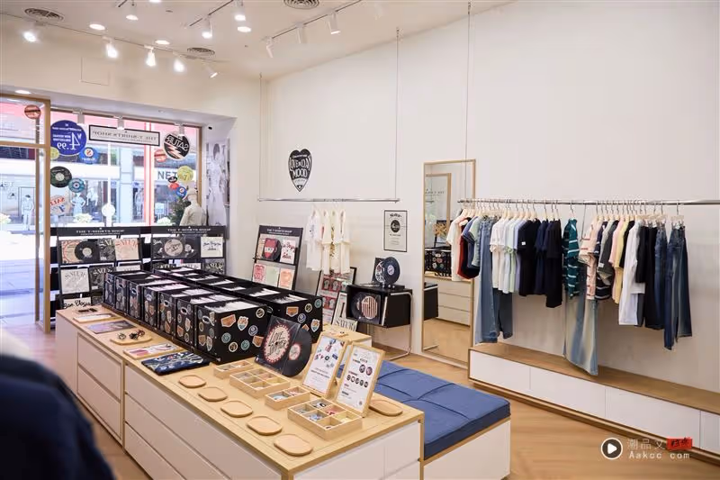 這「咖」限量聯名《藍色小精靈》約你快樂啟程　adidas限時買2送1、66折