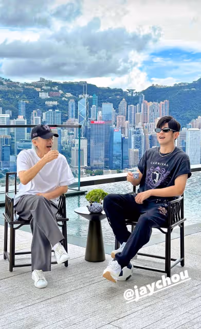 嚇傻｜周杰倫演電影《女足》？腳踏足球香港密會周星馳