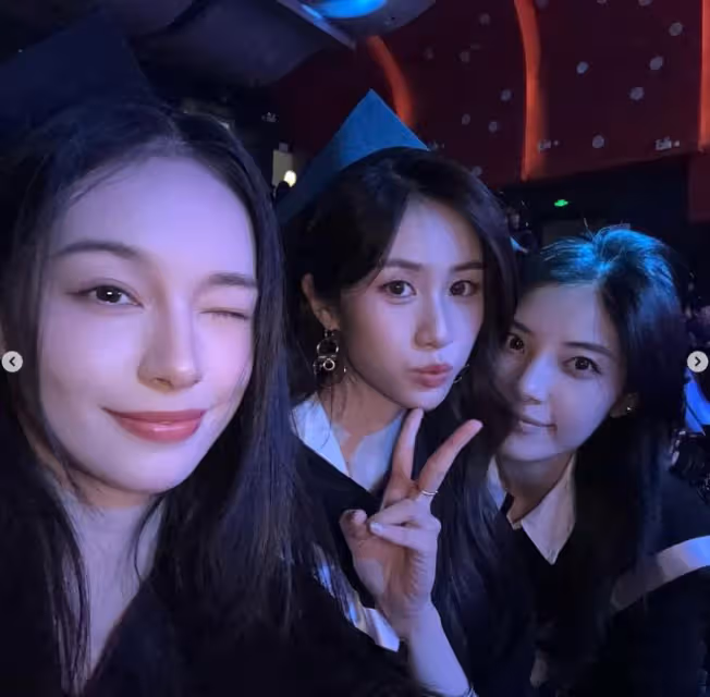 港姐季軍大曬北電畢業照!同學個個美女如雲!精通六國語言超模身材!
