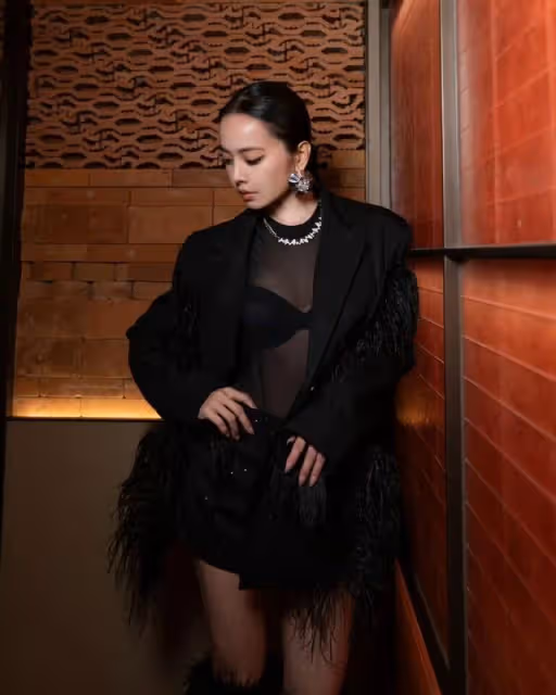 蔡依林太大膽「西裝外套里是透明薄紗」！　正面美胸全看光