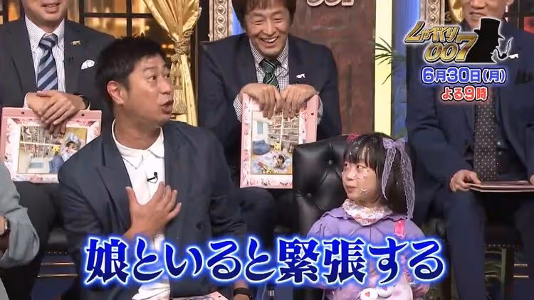 搞笑藝人難為！他挨巴掌逗7歲女大笑　觀眾喊轉台