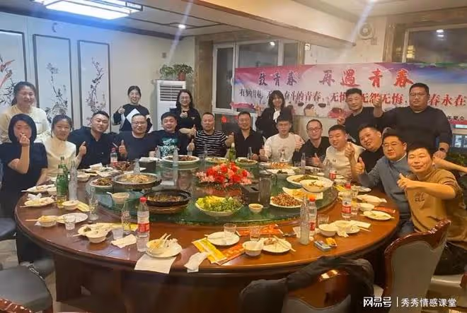 中專同學聚會，班長問大家退休金，我說9000，當晚被踢出同學群