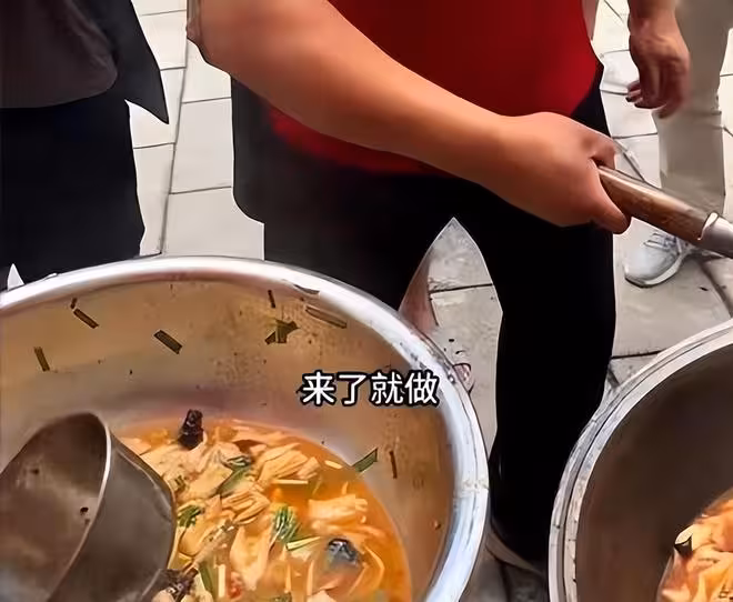 人在做天在看！刀郎被逼捐燴麵哥被罵韓紅被告，到底寒了誰的心
