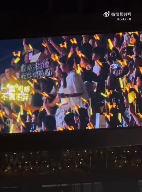 女粉帶男友看演唱會！鹿晗「霸氣回男方4字」　全場融化：追星女聽到哭
